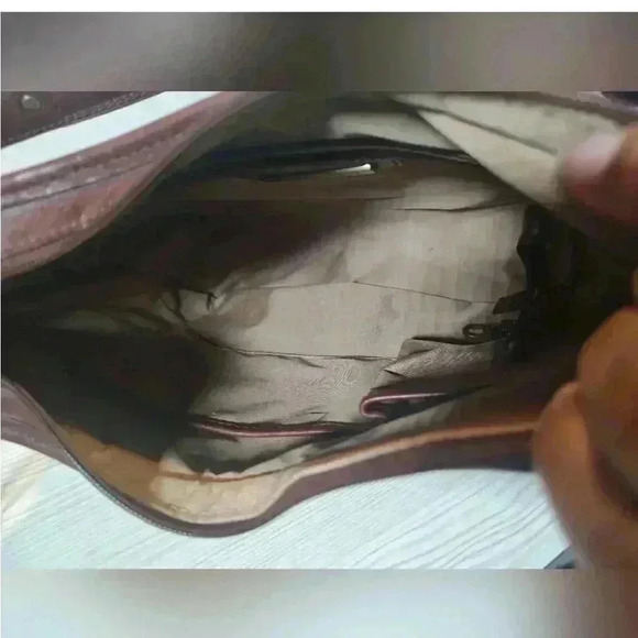 EUC EILEEN WEST SHOULDER BAG - Picture 8 of 11